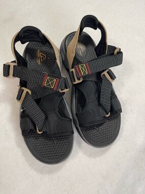 Men’s Ozark Trail Trek Strap Sandals NWOT size 7